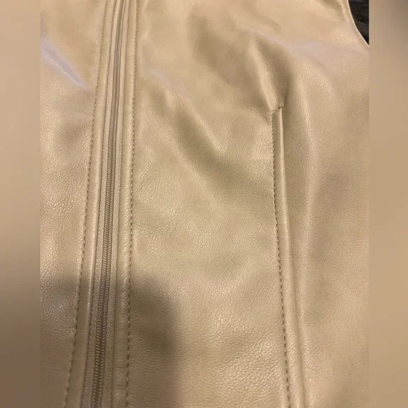 💛👚7 FOR ALL MANKIND Creme Ecru Vegan Leather Top Vest NWT - Picture 4 of 7
